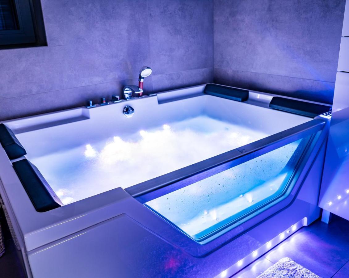 Domek Hot Tub Jacuzzi Chillout Kolobřeh Exteriér fotografie